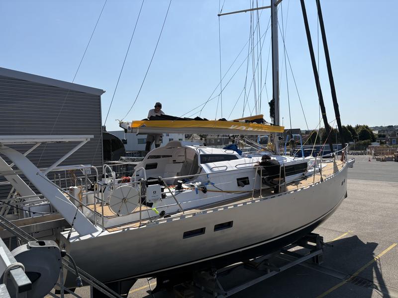 Kobuk mit Teakdeck und Mast